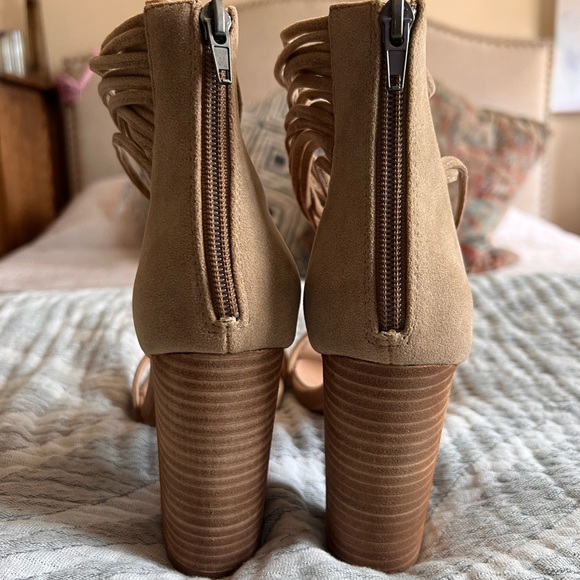 Nude block heel - Picture 3 of 6